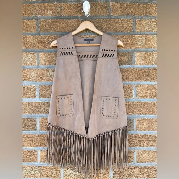 Gracia Faux Suede Fringed Boho Cut Out Vest medium - Picture 1 of 9